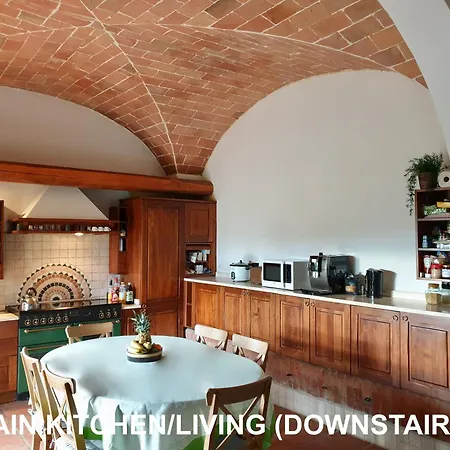 Rustic Tuscan Immersed In Nature And Tranquility גאמבאסי