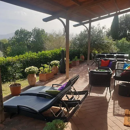 בית נופש Rustic Tuscan Immersed In Nature And Tranquility גאמבאסי