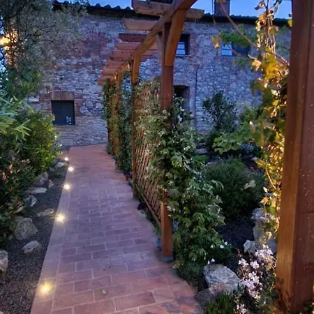 בית נופש Rustic Tuscan Immersed In Nature And Tranquility גאמבאסי