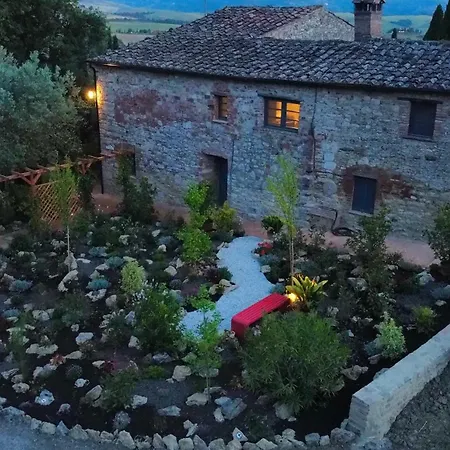 Rustic Tuscan Immersed In Nature And Tranquility גאמבאסי